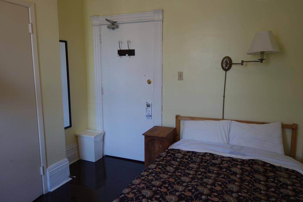Spadina 11 Guesthouse トロント 部屋 写真