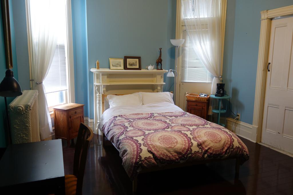 Spadina 11 Guesthouse トロント エクステリア 写真
