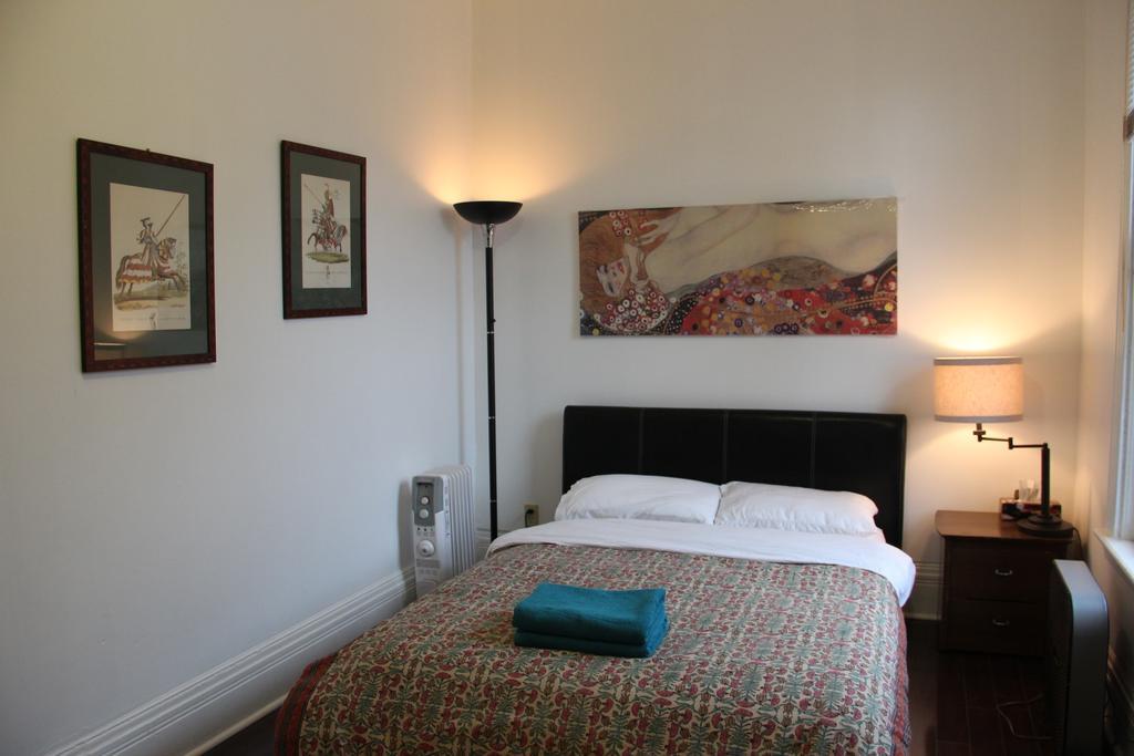 Spadina 11 Guesthouse トロント 部屋 写真