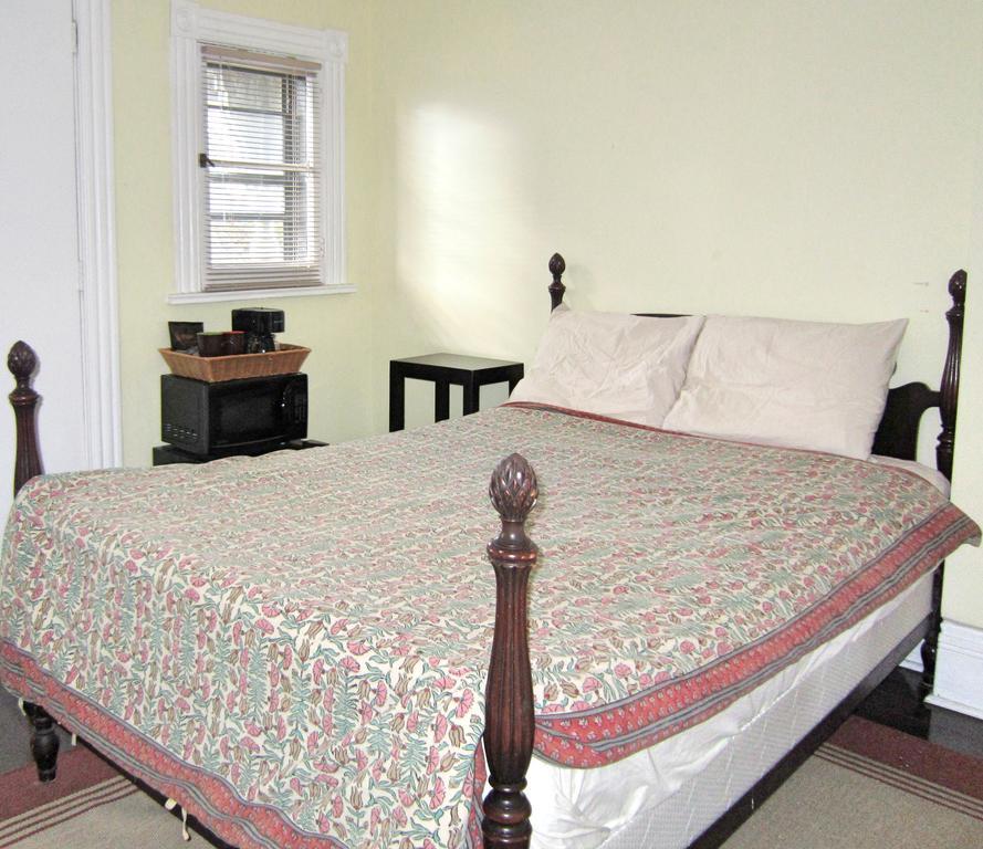 Spadina 11 Guesthouse トロント エクステリア 写真