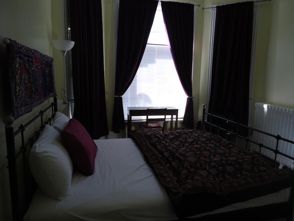 Spadina 11 Guesthouse トロント エクステリア 写真