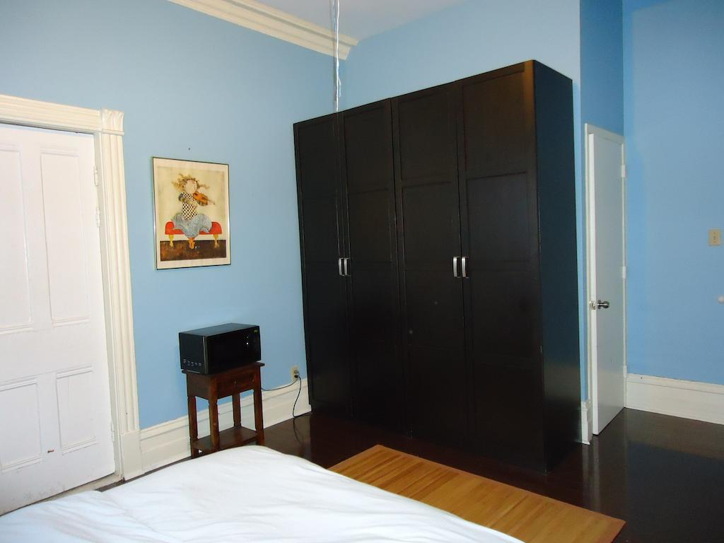 Spadina 11 Guesthouse トロント エクステリア 写真