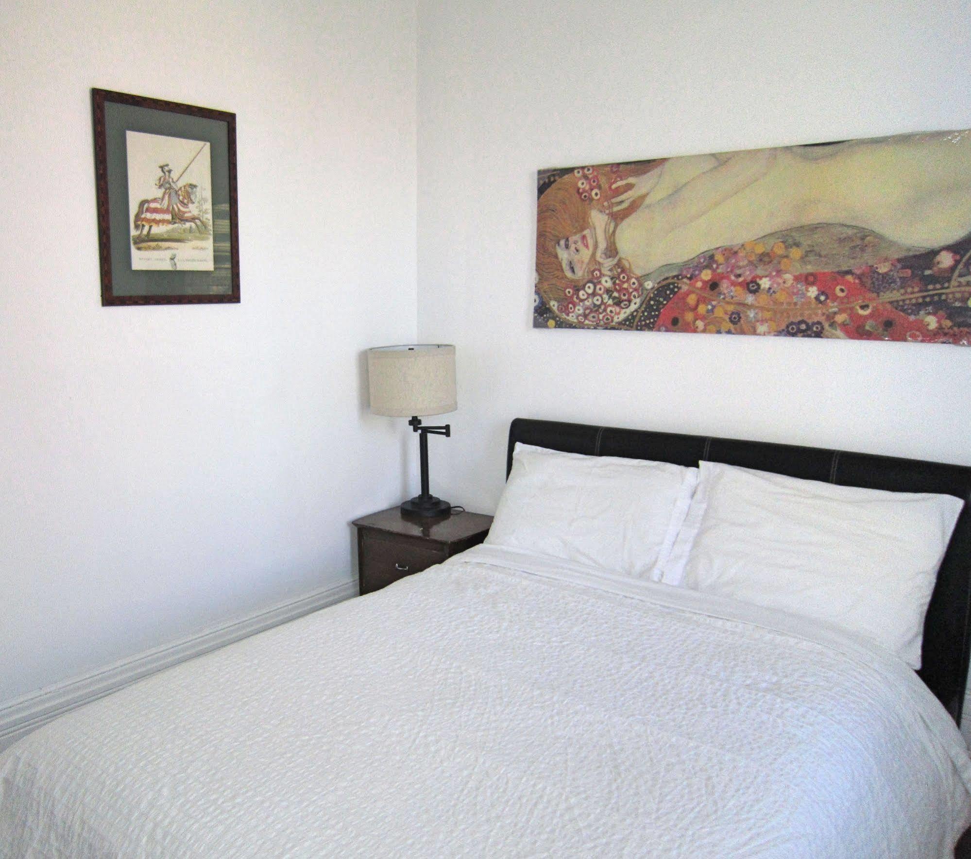 Spadina 11 Guesthouse トロント エクステリア 写真